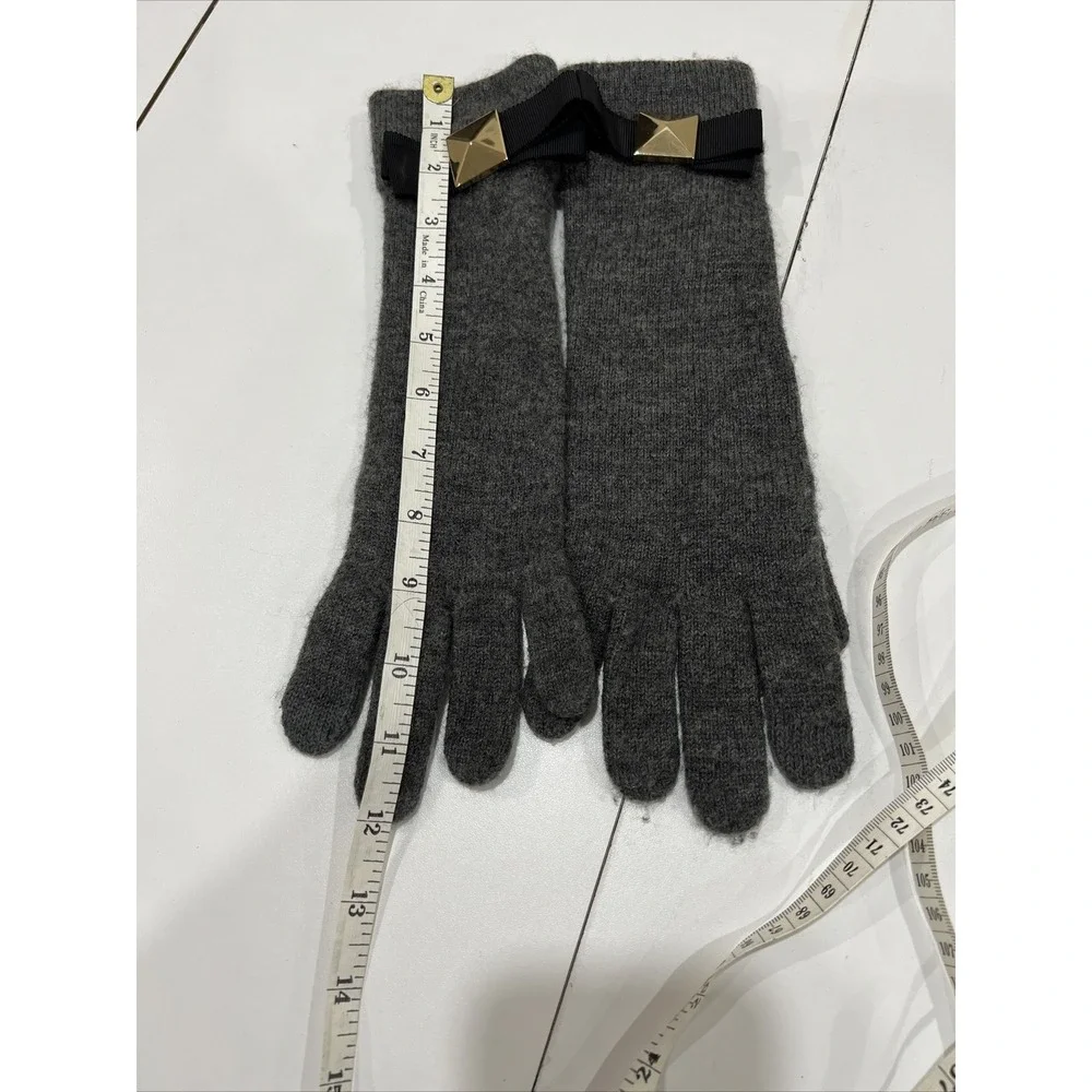 Kate Spade Gray Tech Friendly Bow Knit Long Gloves PSRU1308 Different Size?